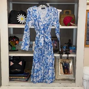 Long Sleeve Pleated Midi Dress 